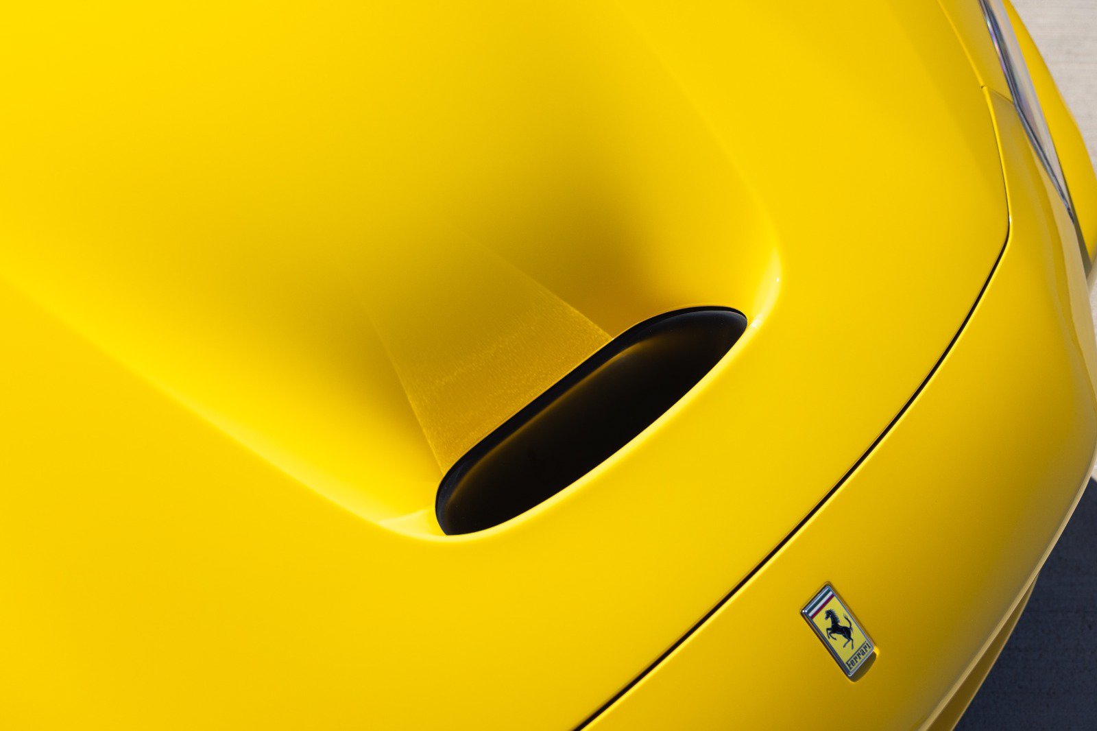 Used 2022 Ferrari F8 Tributo RWD image 25