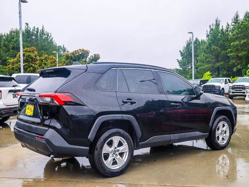 Used 2021 Toyota RAV4 XLE FWD image 8