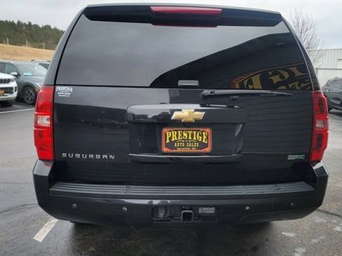 Used 2011 Chevrolet Suburban LT image 6