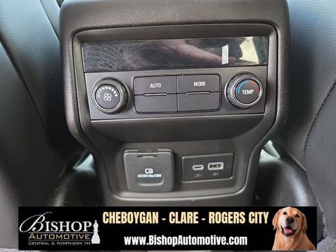 Used 2023 GMC Acadia SLT w/ Elevation Edition image 36