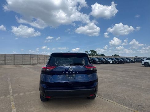 Certified 2025 Nissan Rogue SV FWD image 19