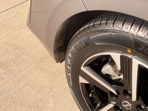 Used 2024 Nissan Sentra SV FWD image 23