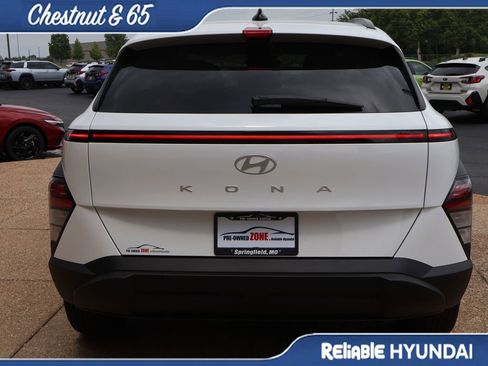 Used 2024 Hyundai Kona SEL w/ Convenience Package FWD image 5