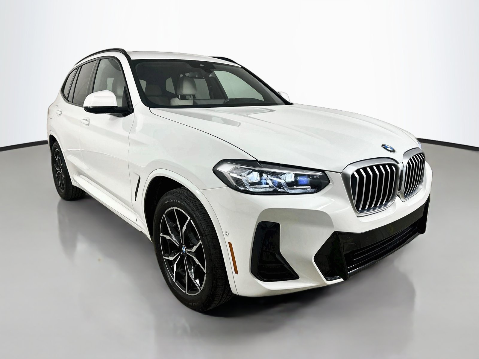 Used 2024 BMW X3 xDrive30i w/ Premium Package AWD/4WD image 3
