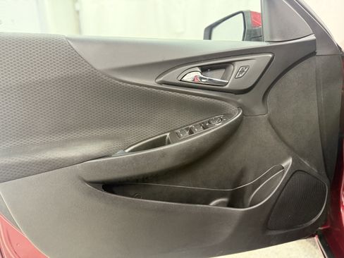 Used 2017 Chevrolet Malibu LT image 11