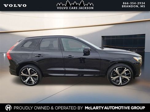 Used 2022 Volvo XC60 B5 R-Design image 3