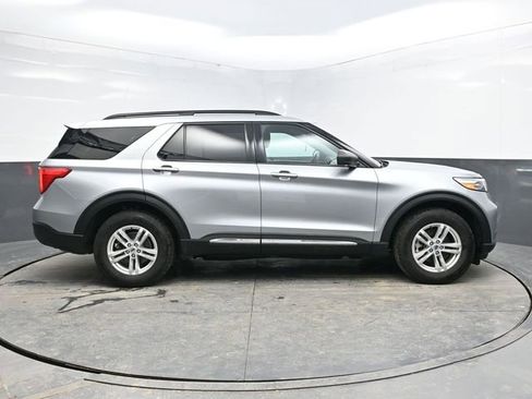 Used 2022 Ford Explorer XLT image 8