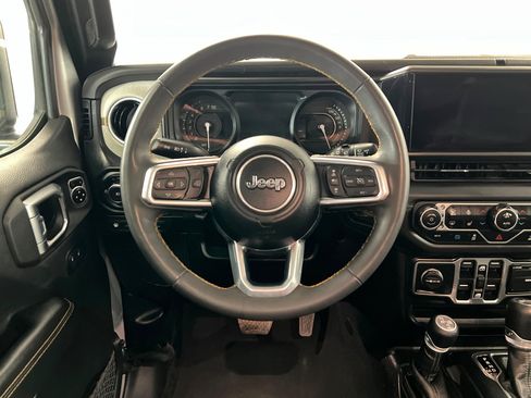 Used 2024 Jeep Wrangler Unlimited Sahara AWD/4WD image 12