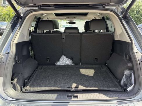 Used 2024 Volkswagen Tiguan SE AWD/4WD image 5