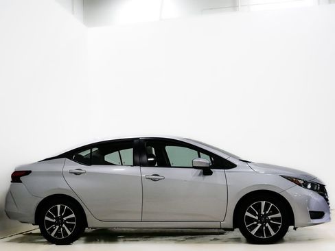 Used 2023 Nissan Versa SV image 4