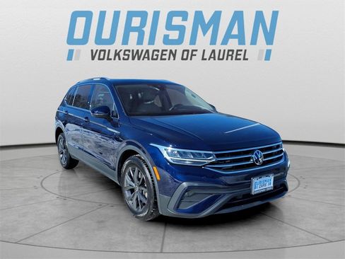 Used 2023 Volkswagen Tiguan SE w/ Panoramic Sunroof Package image 1