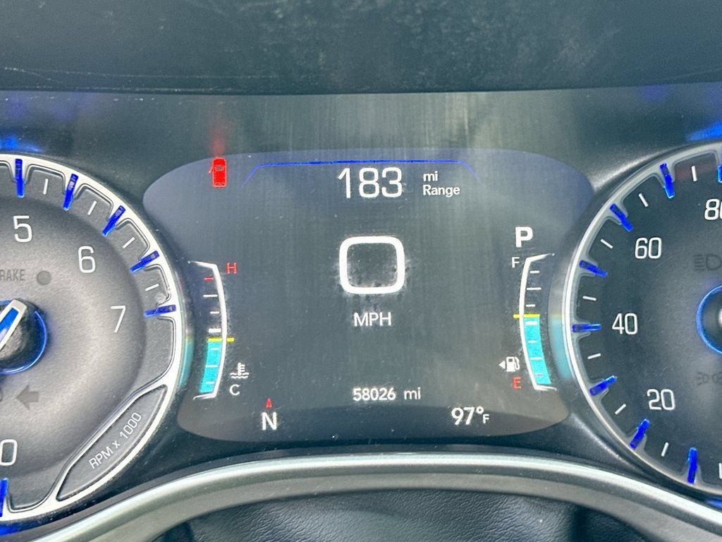 Used 2025 Chrysler Pacifica Select FWD image 12