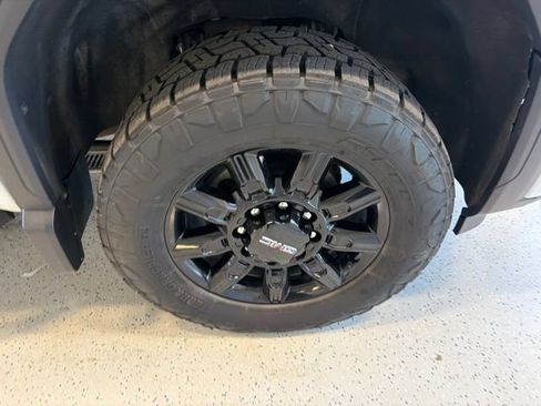 Used 2025 GMC Sierra 2500 AT4 AWD/4WD image 15