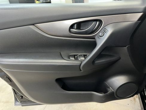Used 2018 Nissan Rogue Sport S w/ S Appearance Package AWD/4WD image 3