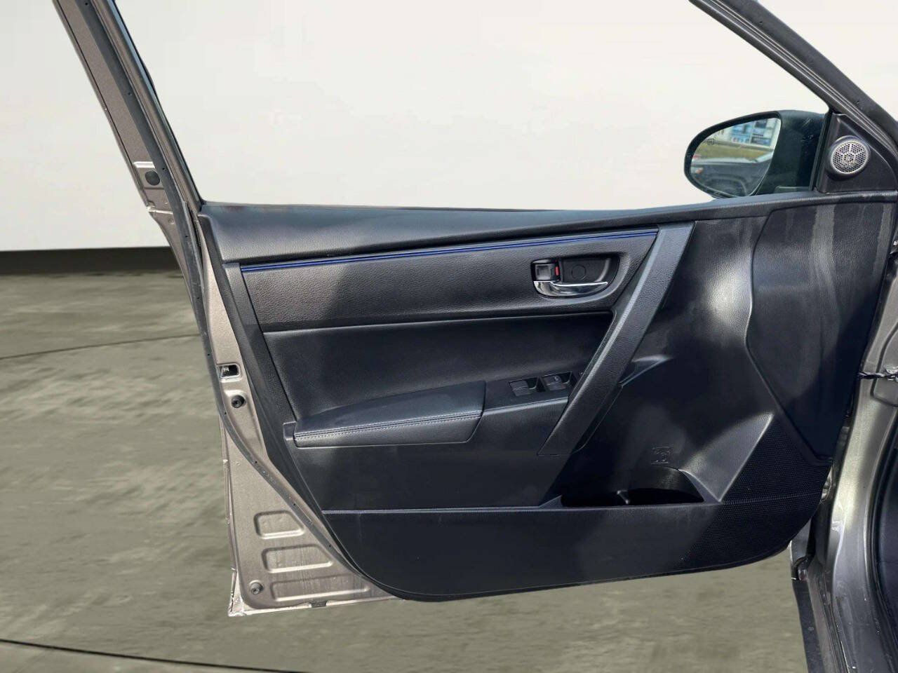 Used 2019 Toyota Corolla SE FWD image 11