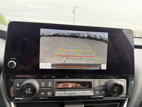 Used 2024 Toyota Grand Highlander AWD image 19