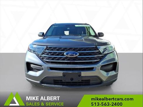 Used 2022 Ford Explorer XLT image 2