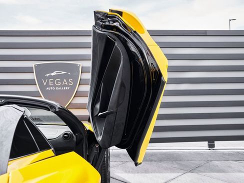 Used 2021 McLaren 720S Luxury RWD image 25