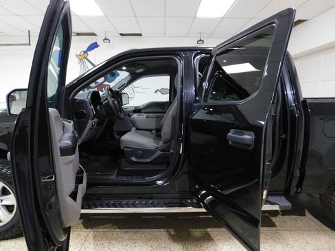 Used 2015 Ford F150 XLT image 30