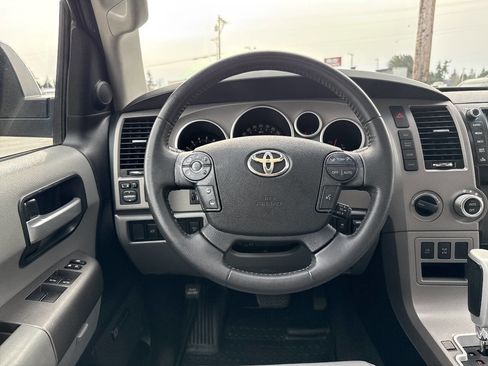 Used 2013 Toyota Sequoia Limited AWD/4WD image 31