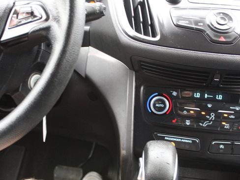 Used 2018 Ford Escape SE image 15