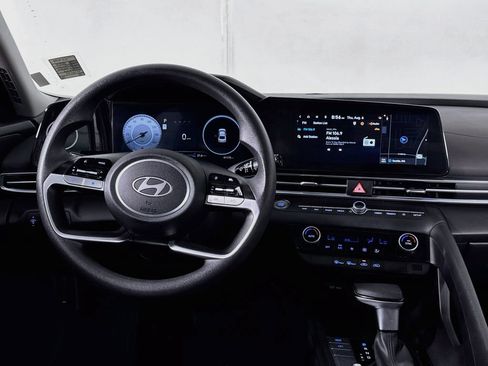 Used 2024 Hyundai Elantra SEL FWD image 21