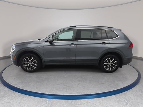 Used 2019 Volkswagen Tiguan SE w/ Panoramic Sunroof Package FWD image 8
