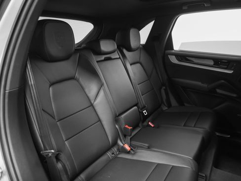 Certified 2024 Porsche Cayenne AWD/4WD image 26