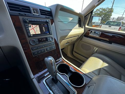 Used 2012 Lincoln Navigator 2WD image 46
