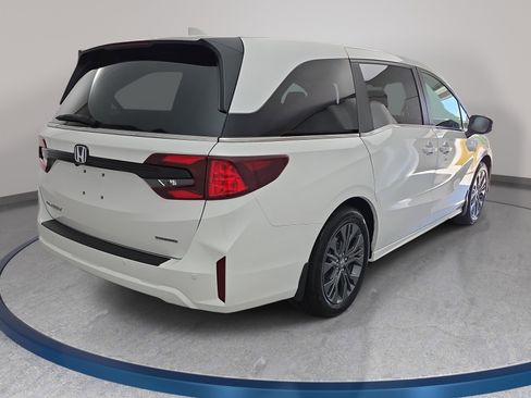 New 2026 Honda Odyssey Touring image 5