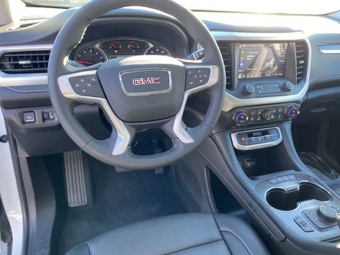 Used 2023 GMC Acadia SLT image 10