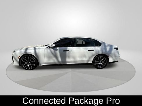 Used 2025 BMW 740i xDrive AWD/4WD image 4