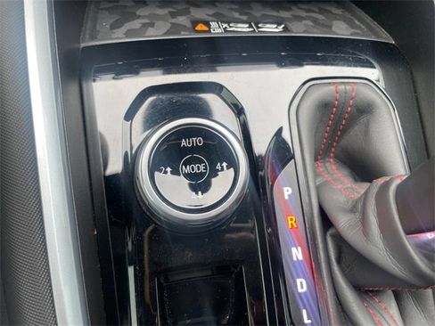 Used 2024 Chevrolet Colorado Z71 w/ Z71 Convenience Package 2 image 25