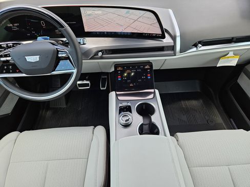 New 2026 Cadillac Vistiq Luxury w/ LPO, Floor Liner Package image 16