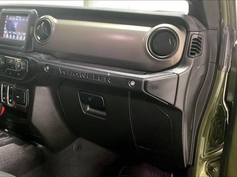 Used 2020 Jeep Wrangler Sport AWD/4WD image 19