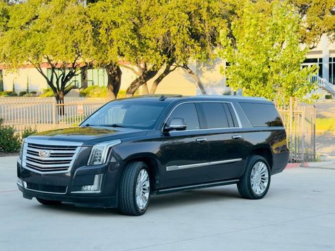 Used 2016 Cadillac Escalade ESV Platinum image 3
