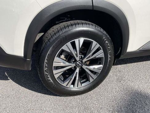 Used 2023 Nissan Rogue SV image 7