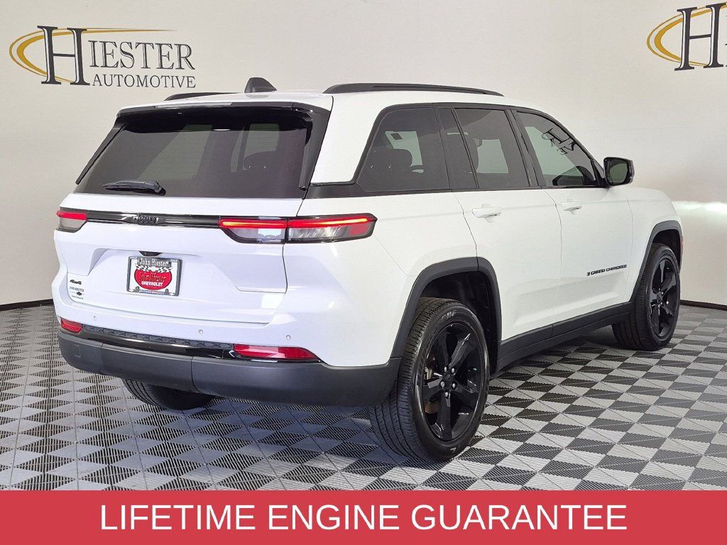 Used 2024 Jeep Grand Cherokee Altitude AWD/4WD image 4