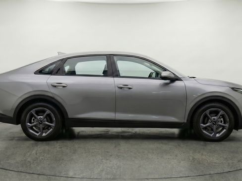 Used 2025 Kia K4 LXS image 11
