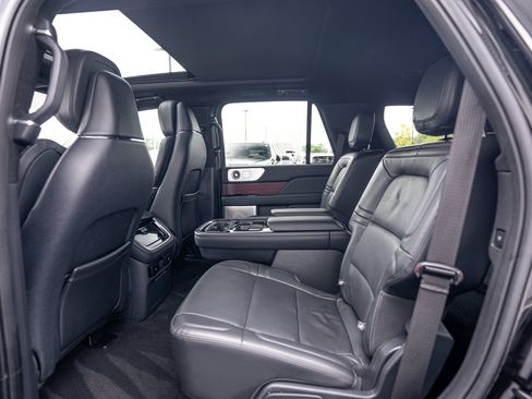 Used 2023 Lincoln Navigator Reserve AWD/4WD image 18