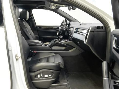 Used 2019 Porsche Cayenne AWD/4WD image 41