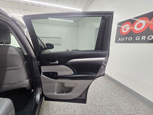 Used 2015 Toyota Highlander XLE FWD image 29