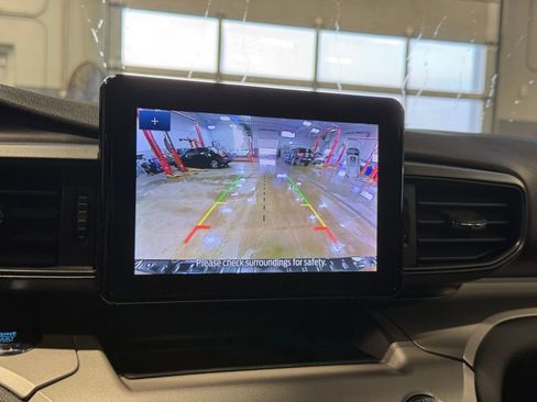 Used 2023 Ford Explorer XLT image 19