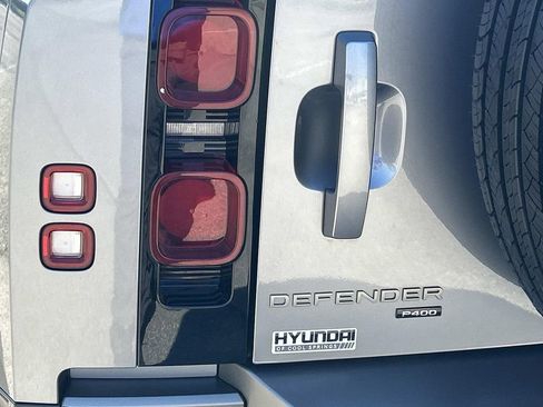 Used 2022 Land Rover Defender 90 X-Dynamic S image 14