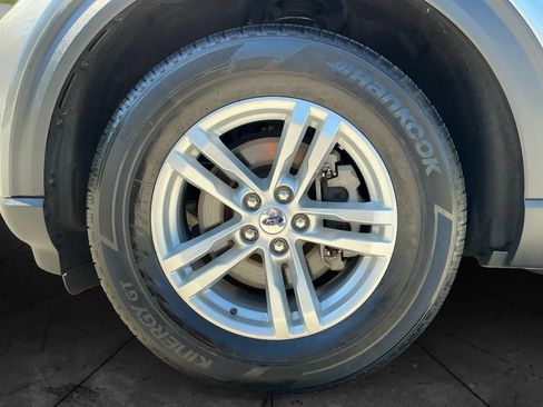 Used 2022 Ford Explorer XLT w/ Equipment Group 202A AWD/4WD image 15