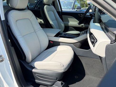 New 2026 Lincoln Aviator AWD image 6