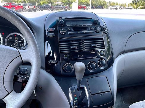 Used 2005 Toyota Sienna LE w/ LE Pkg 1 FWD image 19