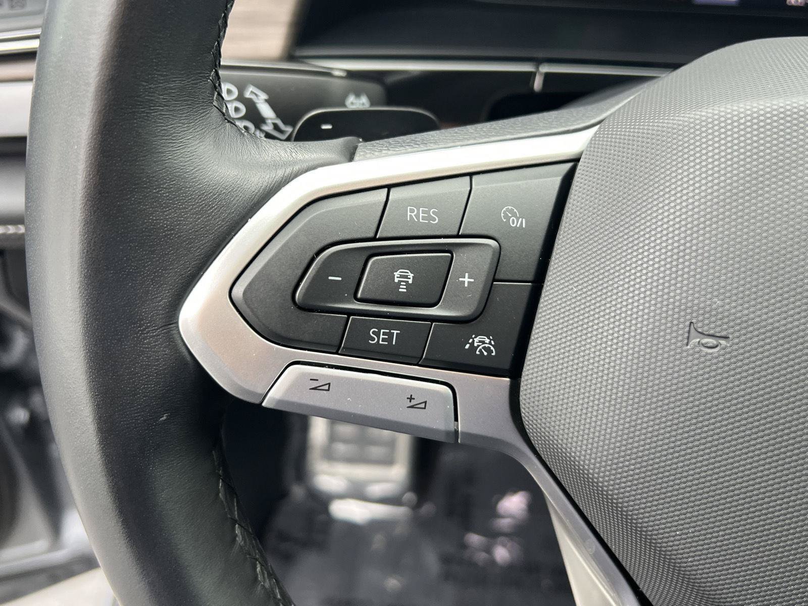 Used 2026 Volkswagen Atlas SEL Premium R-Line AWD/4WD image 32