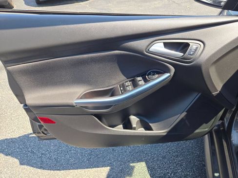 Used 2018 Ford Focus ST FWD image 29