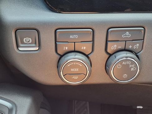 Used 2025 Chevrolet Silverado 1500 LT image 20